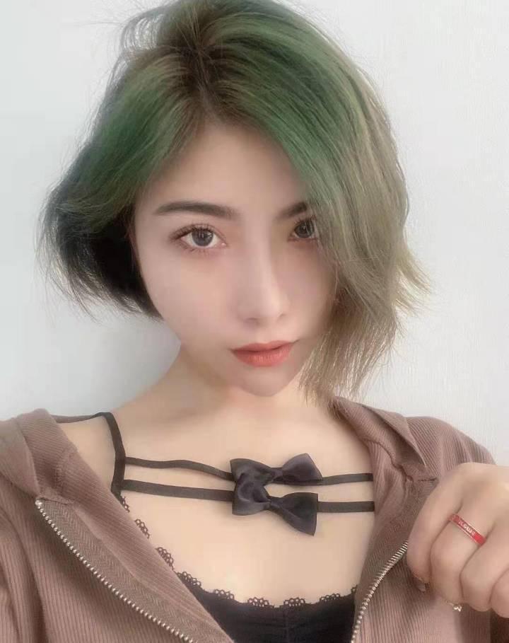 分享身材极佳的小表妹