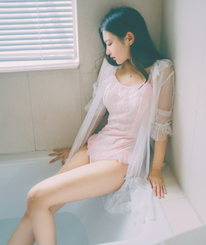 天桥爆怼02白虎粉嫩爽妹