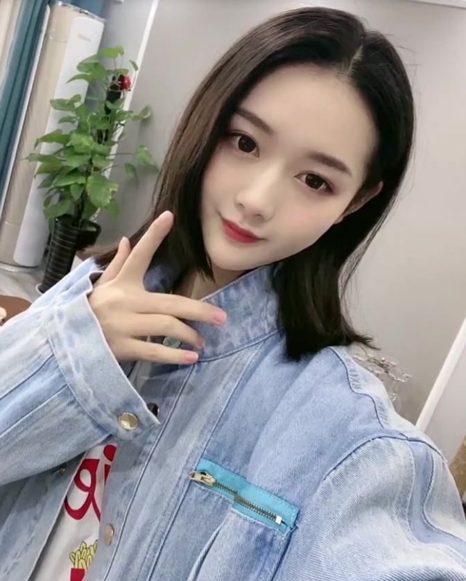 沈阳的深蹲女孩儿