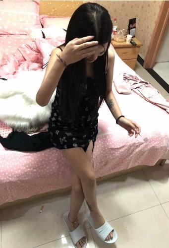 刚出道的妹子,多多照顾