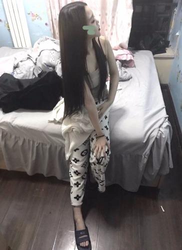 刚出道的妹子,多多照顾